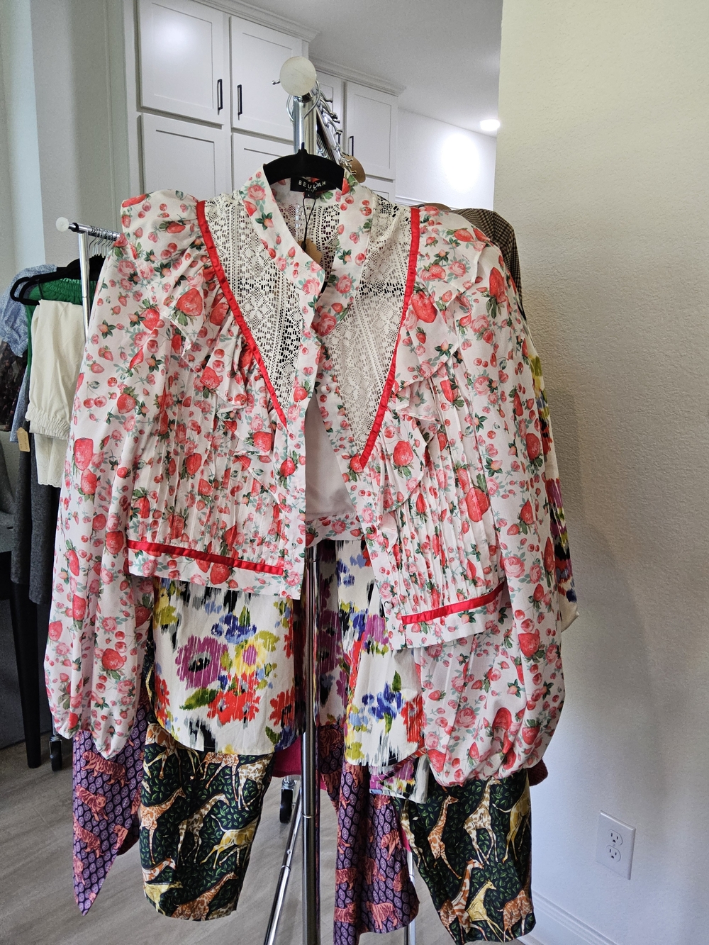 BEULAH White Shell Blouse|| Size L Top Size M Skirt - Picture 2 of 5